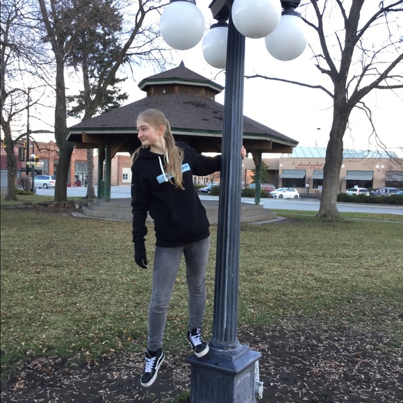 Meet your Posher, Raina - Picture 1 of 1